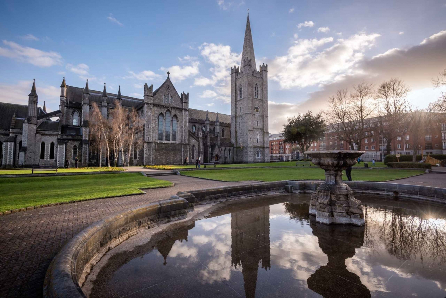 Dublin: Trinity College, Castle, Guinness und Whiskey Tour