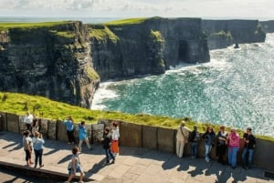 Dublin: Voyagers Private Luxury Cliffs of Moher Tour