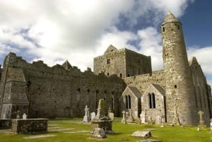From Dublin: Blarney, Rock of Cashel and Cahir Castles Tour