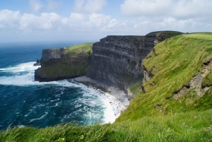 Dagsutflukt til Cliffs of Moher, Doolin, Burren og Galway