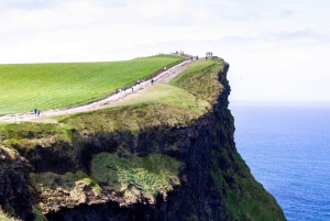 Tagestour zu den Cliffs of Moher, Doolin, Burren und Galway