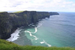 Au départ de Dublin : Falaises de Moher, croisière en bateau et grotte d'Aillwee