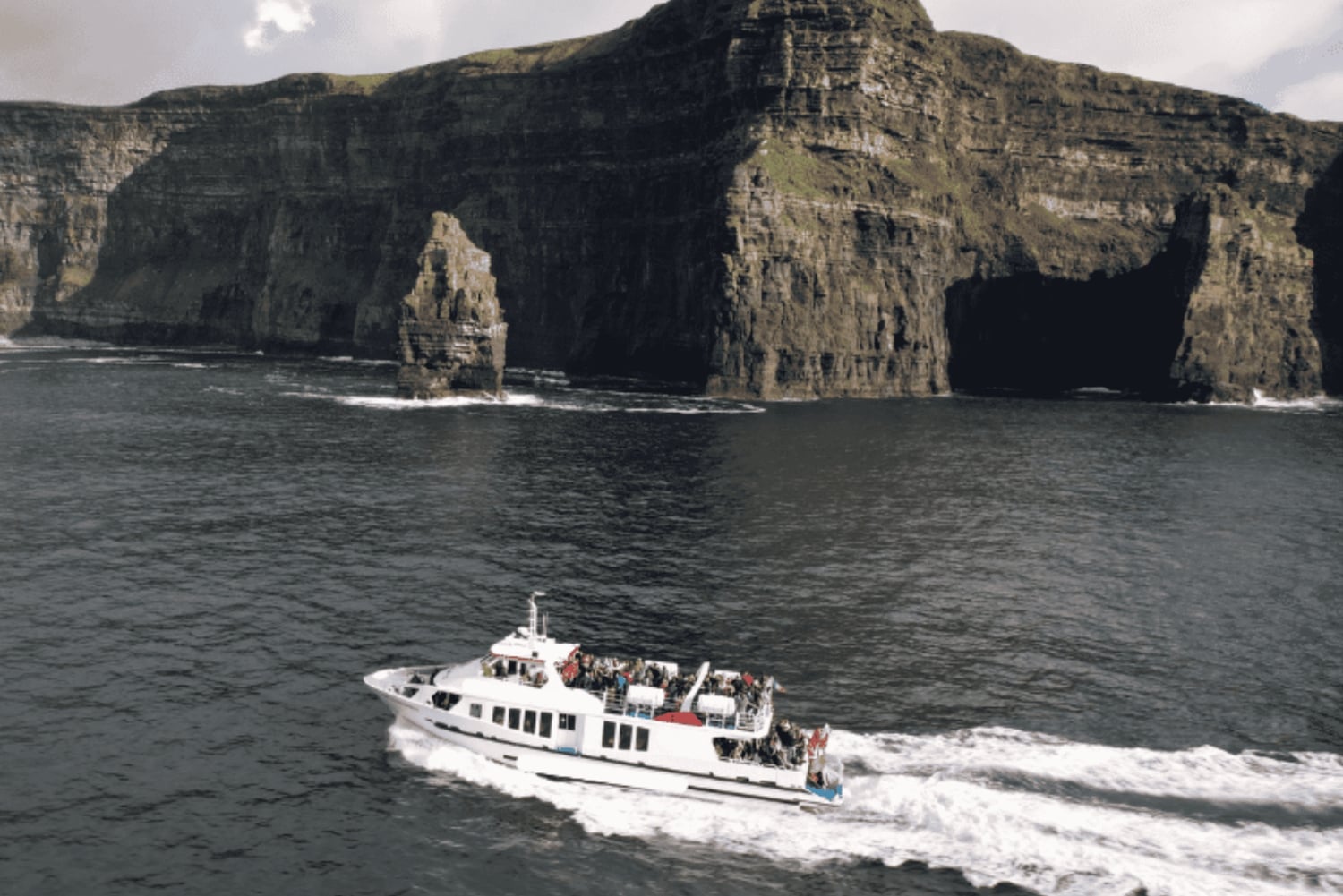 From Dublin: Cliffs of Moher, Boat Tour & Ailwee Caves