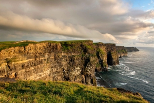From Dublin: Cliffs of Moher, Boat Tour & Ailwee Caves