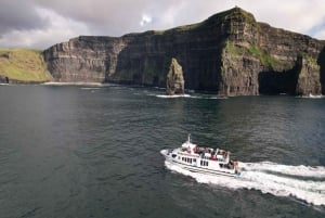 Fra Dublin: Cliffs of Moher, bådkrydstogt og Aillwee Cave