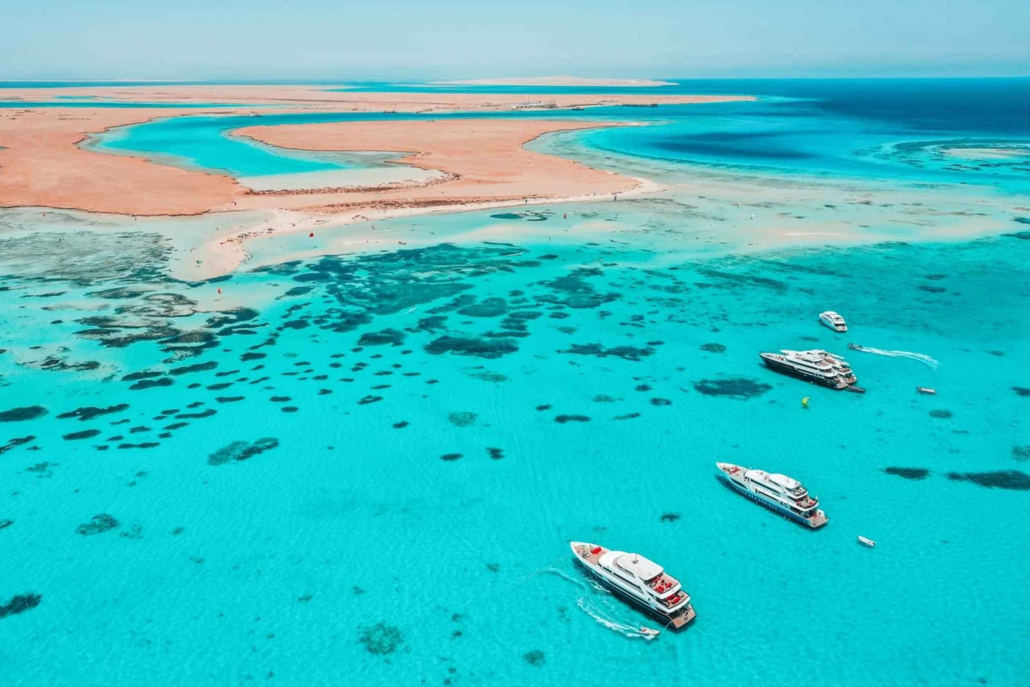 Hurghada: Dolphin Watching Private Yacht & Island Tour