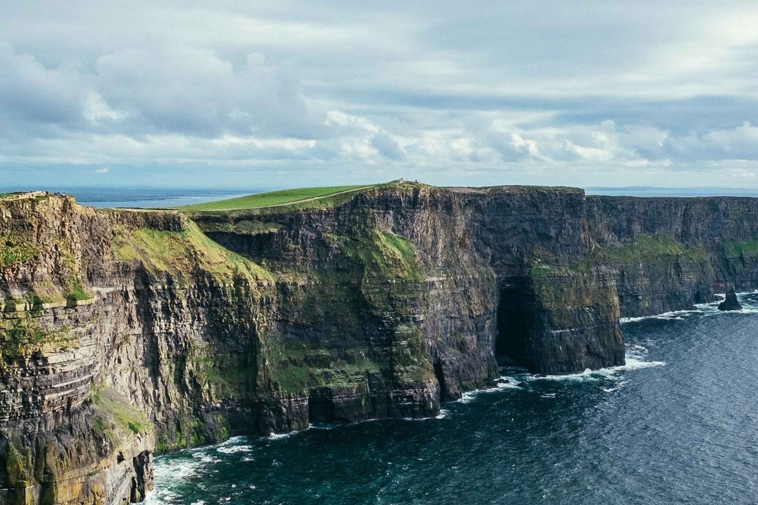 Excursão de comboio: Visita aos penhascos de Moher e ao castelo de Bunratty