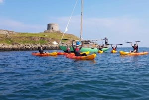 En kayak de mar de la playa de Killiney a la isla de Dalkey