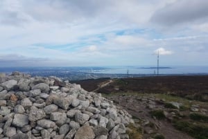 Paden en graven van de Dublin Mountains Trek