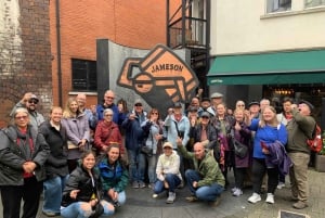 Tour a pie de comida y bebida de Dublín y demostración de Jameson Irish Coffee