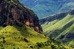Tour de 1 dia e meio pelas montanhas Drakensberg saindo de Durban