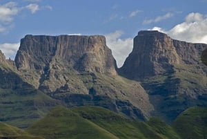 5-Day Zululand Tour - Hluhluwe, Isimangaliso and Drakensberg