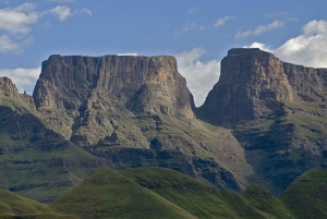 Drakensbergin vaellus & Tala Game Reserve 2 päivän retki Durbanista