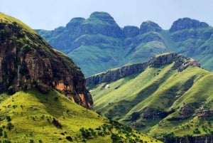 Durban: 5-Day Zululand Tour, Hluhluwe, Drakensberg Mountains