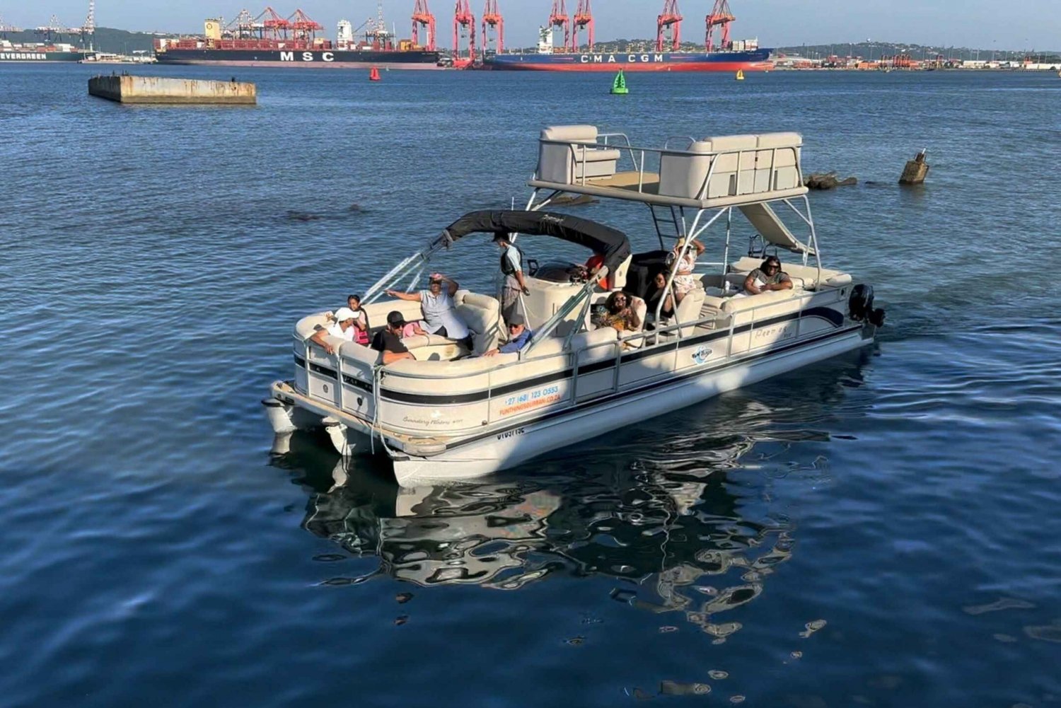 Durban: Cruzeiro no porto de barco com pontão