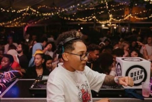 Port Elizabeth: Nightlife Tour with Dinner and Transport