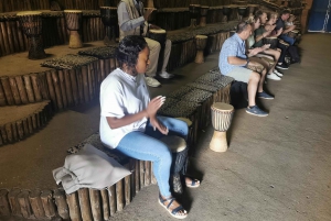 Safari Leijona- ja sarvikuonopuistossa / Lesedi Culture Village (Lesedin kulttuurikylä)
