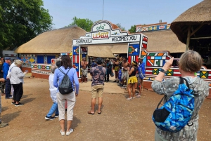 Safari Leijona- ja sarvikuonopuistossa / Lesedi Culture Village (Lesedin kulttuurikylä)