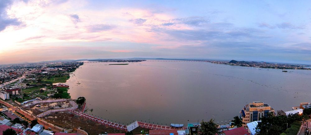 Guayaquil panorama (photo credits: Andrew Magill)