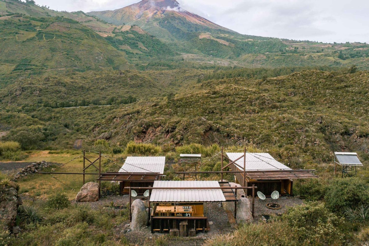 バイオスでアドベンチャーとヨガ + エコロジカルキャビンでのご宿泊（2泊）