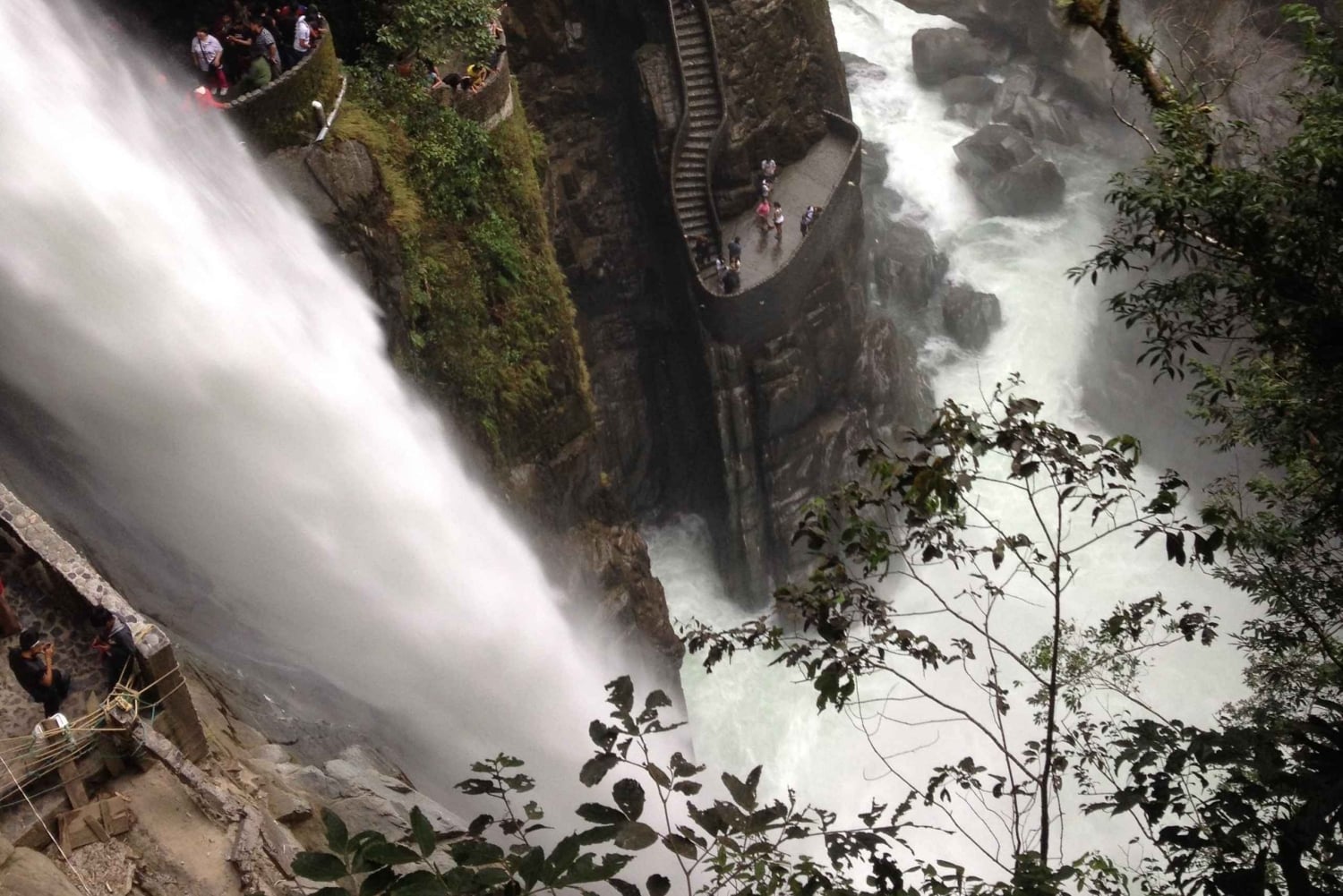 バイオスでアドベンチャーとヨガ + エコロジカルキャビンでのご宿泊（2泊）
