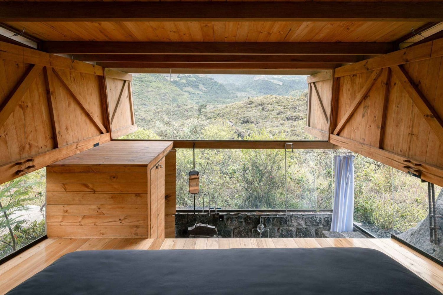 バイオスでアドベンチャーとヨガ + エコロジカルキャビンでのご宿泊（2泊）