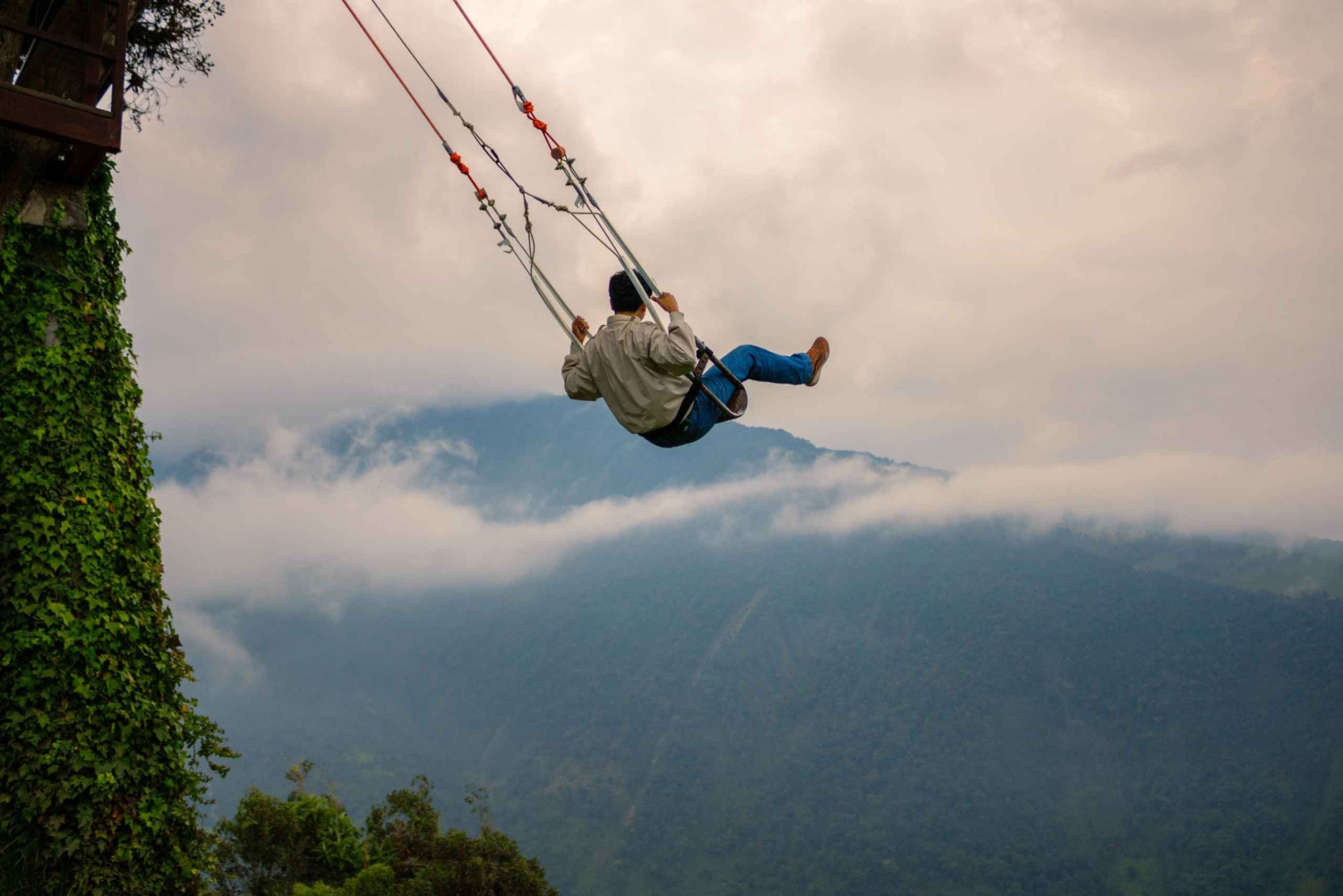 تعيش جبال الأنديز والأمازون معًا معنا.
