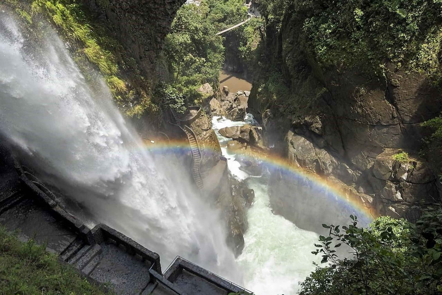 باينوس: جولة مغامرة على طريق الشلالات الثمانية