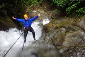Baños: Canyoning in de watervallen van Chamana of Rio Blanco