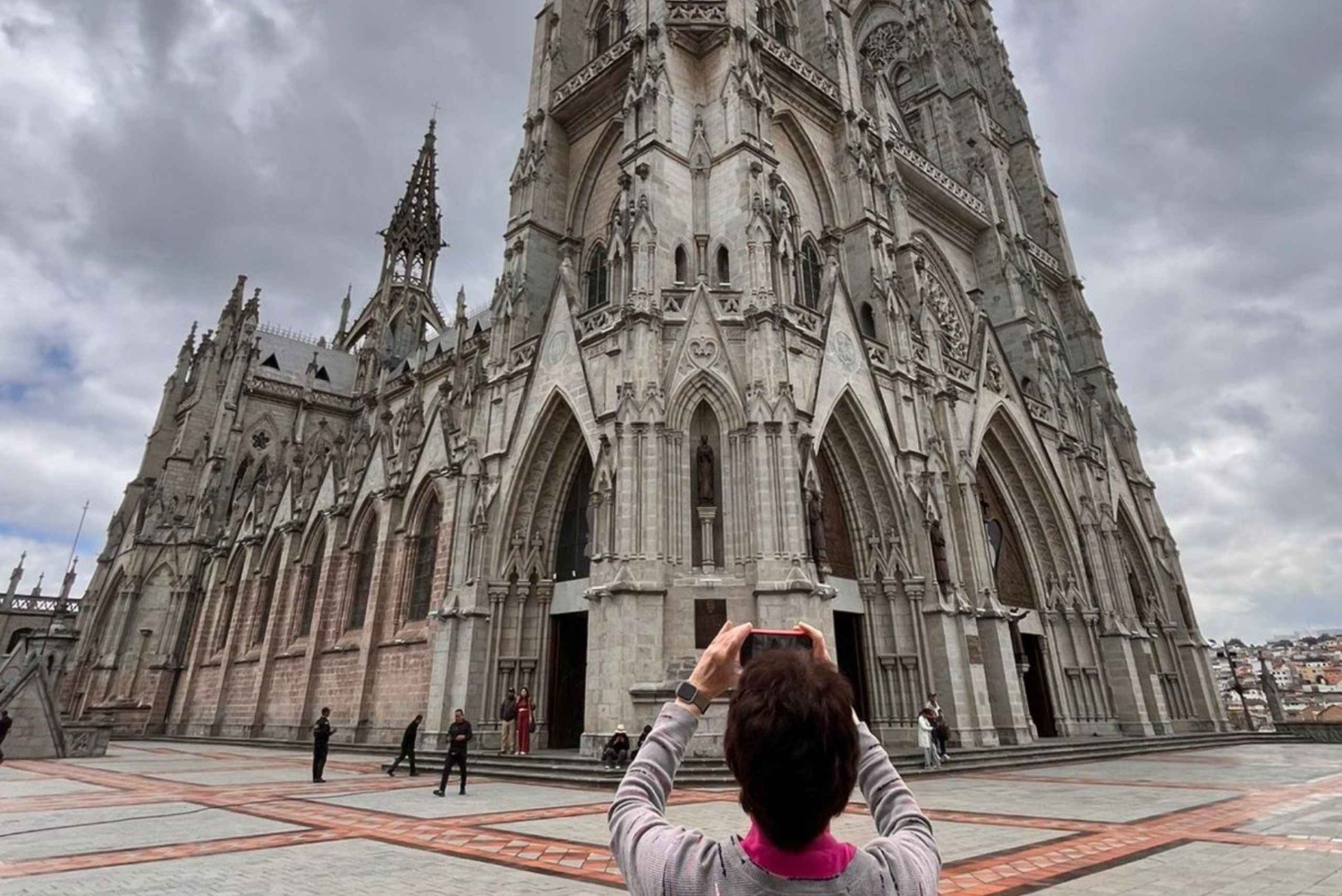 مغامرة مراقبة الطيور + جولة في مدينة كويتو ونصب خط الاستواء