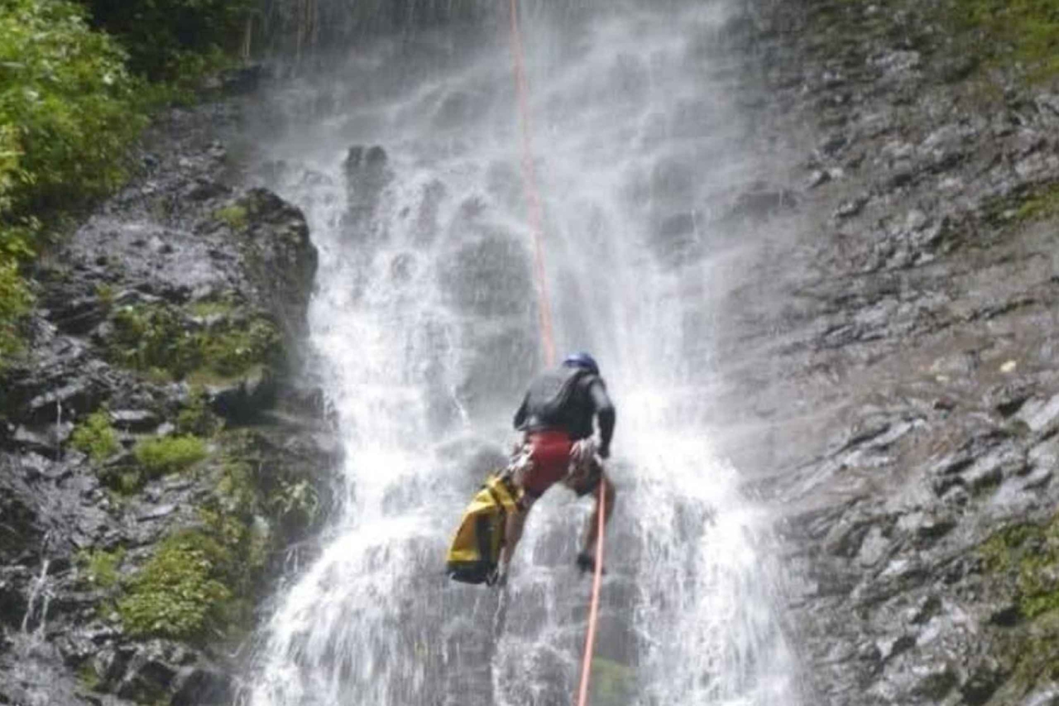 التجديف في الوديان في شمال غرب كيتو