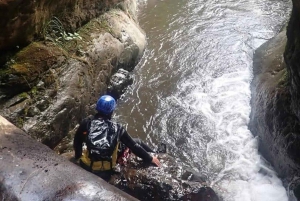 التجديف في الوديان في شمال غرب كيتو