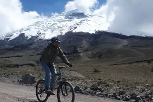 جولة مشي طويلة وركوب الدراجات في كوتوباكسي