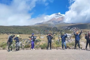 جولة مشي طويلة وركوب الدراجات في كوتوباكسي