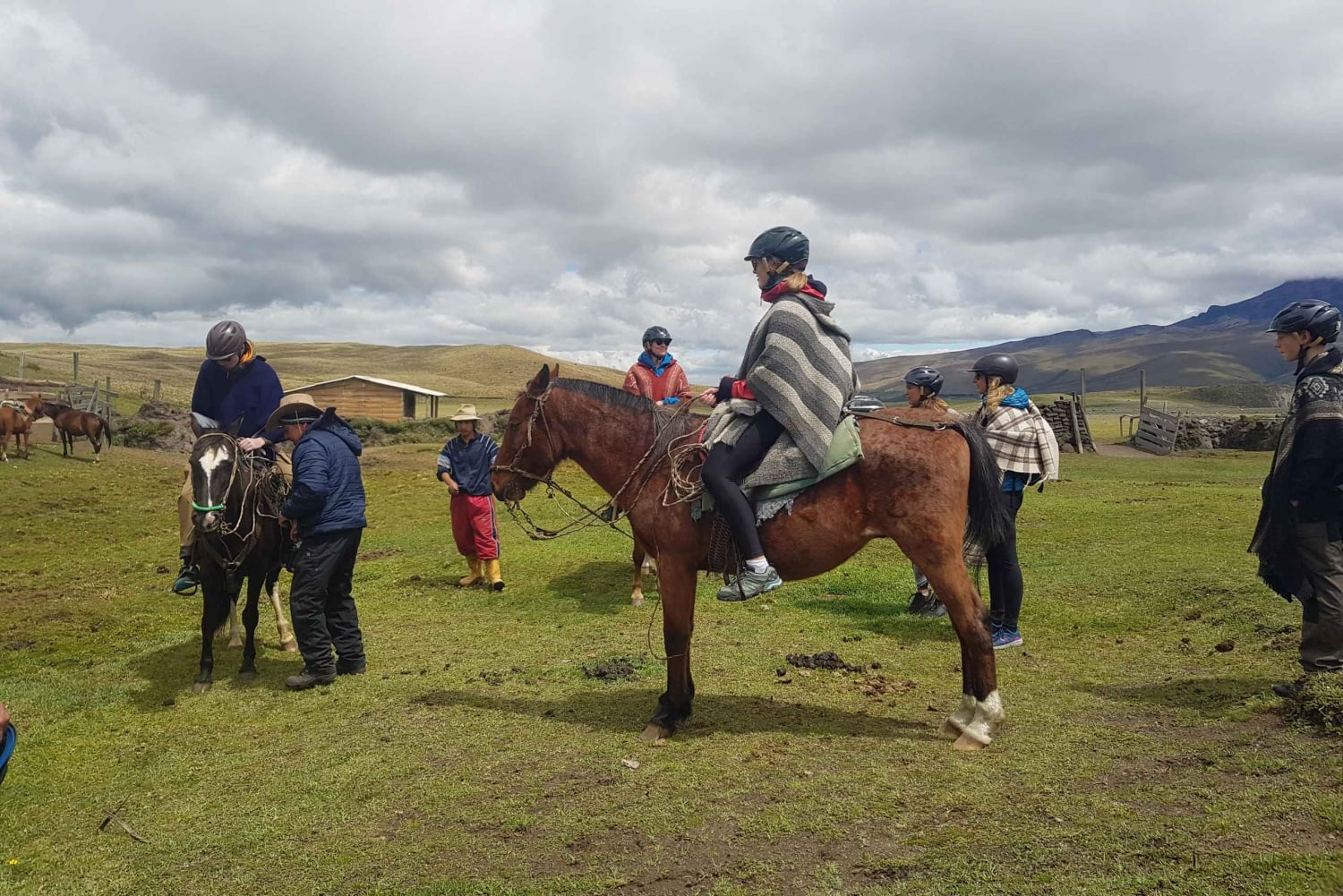 Cotopaxin kansallispuiston ratsastusretki hevosella