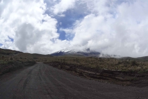 كوتوباكسي: جولة إرشادية للمشي لمسافات طويلة في الطبيعة والمغامرة