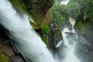 コトパクシとバニョスへのオールインクルーシブ・キト日帰りツアー