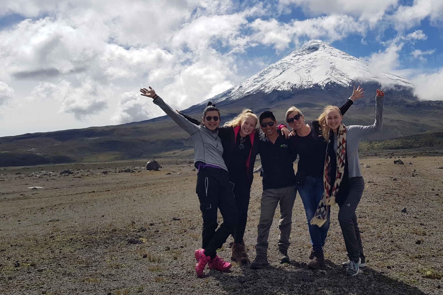 コトパクシ・ツアー（入場料と昼食付き）