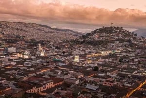 Upptäck Quitos pulserande hjärta och stå på världens ekvator