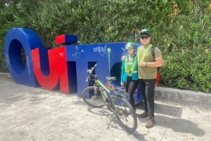 Ebikecitytour Quito med el-sykkelen vår, vi kommer oss frem overalt