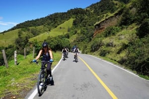 Ecuador Active: Vaellus, pyöräily, koskenlasku Andien ja Amazonin alueilla