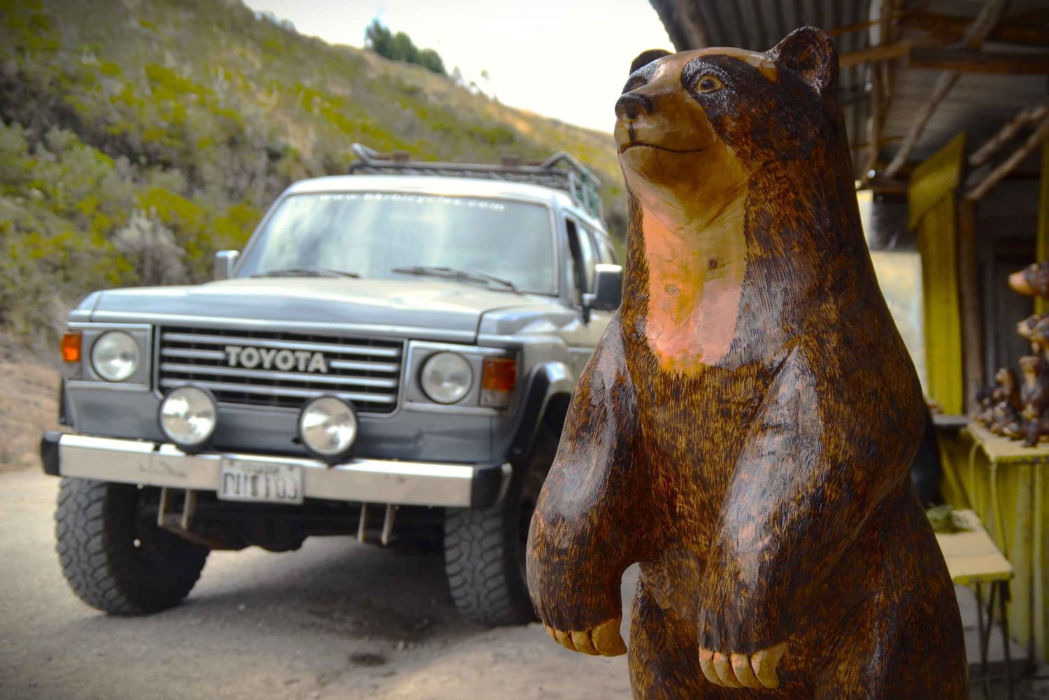 Ecuador: Toyota Land Cruiser 4x4 Rental with Driver