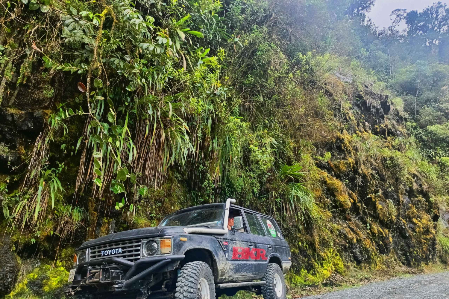 Ecuador: Toyota Land Cruiser 4x4 Rental with Driver