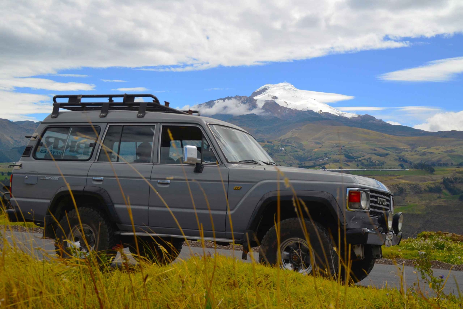 Ecuador: Toyota Land Cruiser 4x4 Rental with Driver