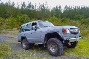 Ecuador: Toyota Land Cruiser 4x4 Rental with Driver