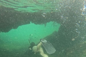 Verken de tunnels van Cabo Rosa op Isabela: snorkelen, fauna en landschappen