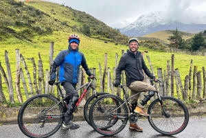 Au départ de Baños, excursion à vélo et randonnée au volcan Chimborazo et déjeuner