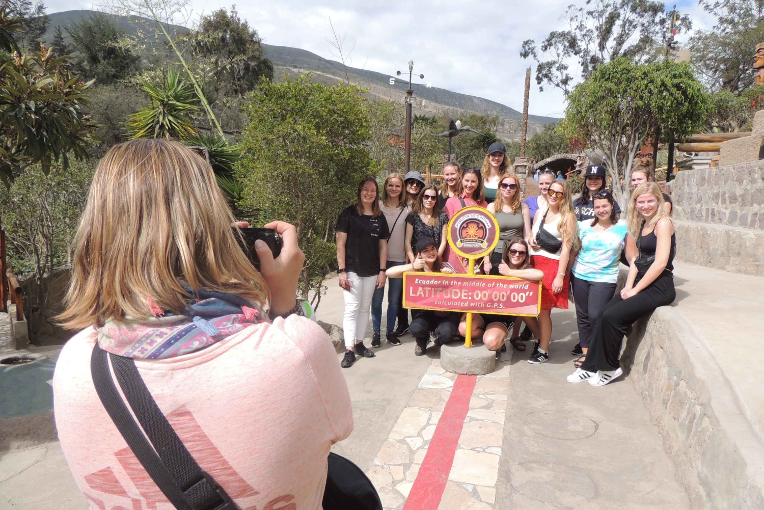 Desde Quito: Teleférico, Museo Intiñan y recorrido por el centro colonial.