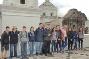 Desde Quito: Teleférico, Museo Intiñán y Visita a la Ciudad Colonial