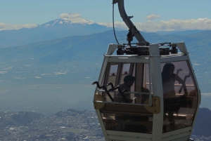 Desde Quito: Teleférico, Museo Intiñan y recorrido por el centro colonial.